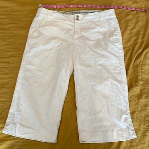 Athleta capris ivory color